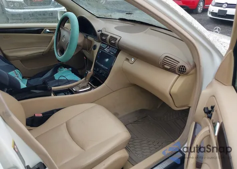 2004 Mercedes-Benz C 240 4Matic z USA, uszkodzony, nr VIN WDBRF81J54F470702